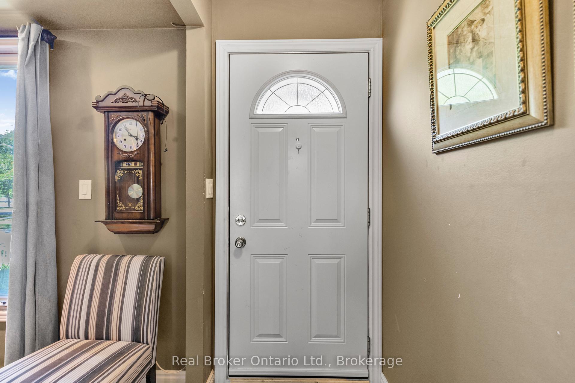 3 Bedrooms Condo at 2111 Meadowbrook, Burlington For sale