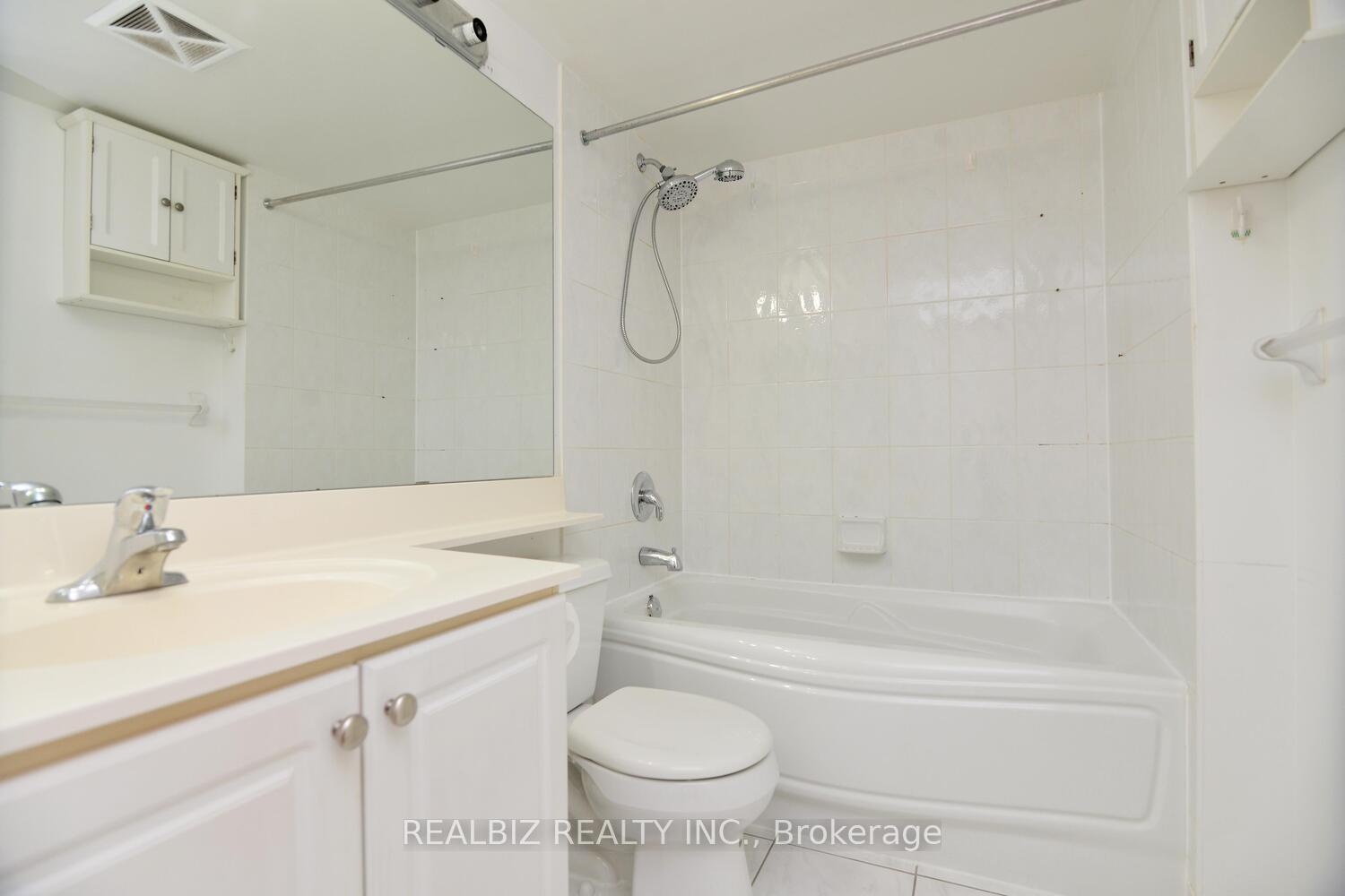 3 Bedrooms Condo at 4968 Yonge, Toronto For sale