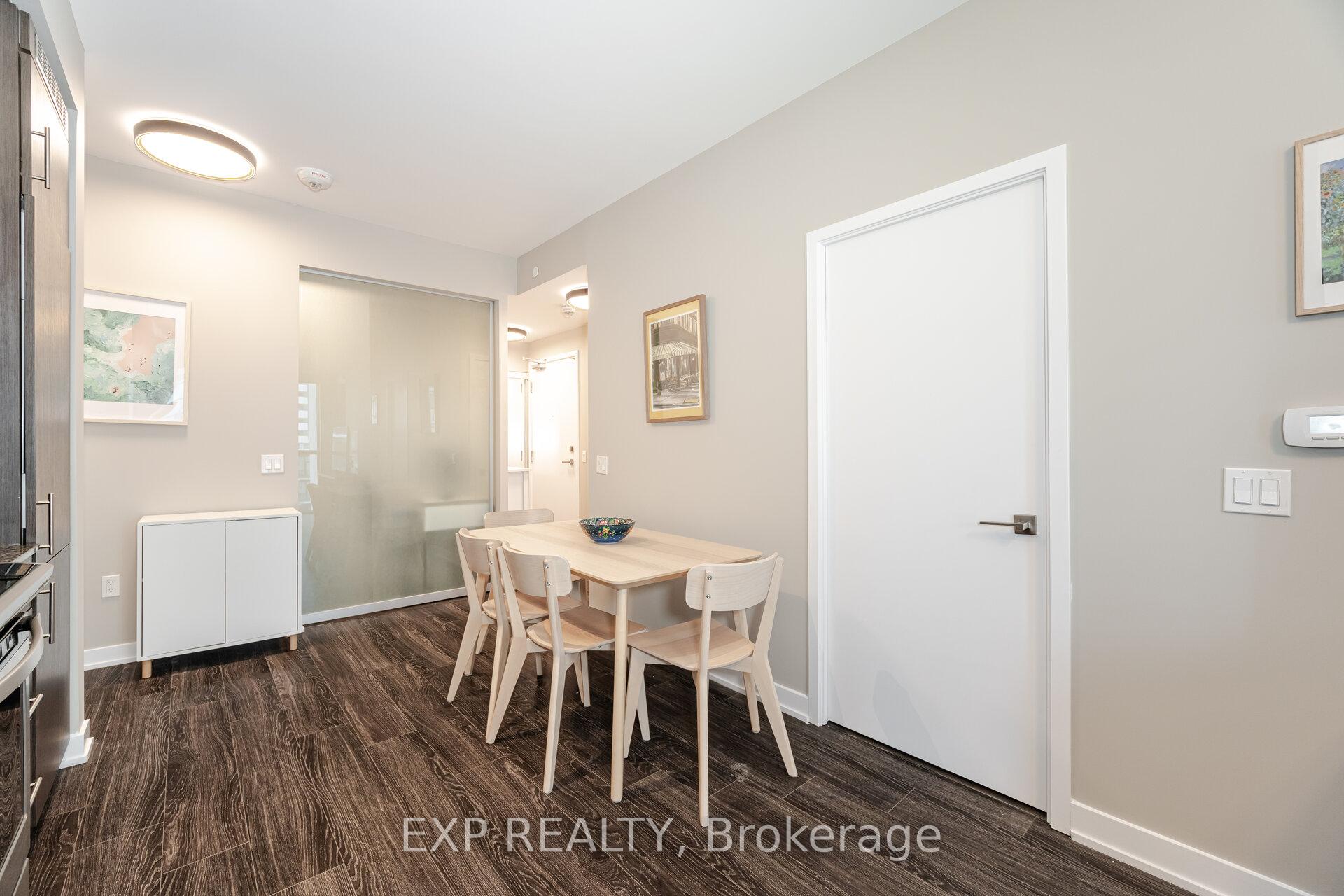 2 Bedrooms Condo at 4055 Parkside Village, Mississauga For sale