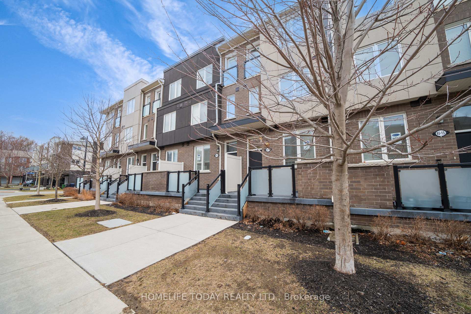 3 Bedrooms Condo at 45 Heron Park, Toronto For sale