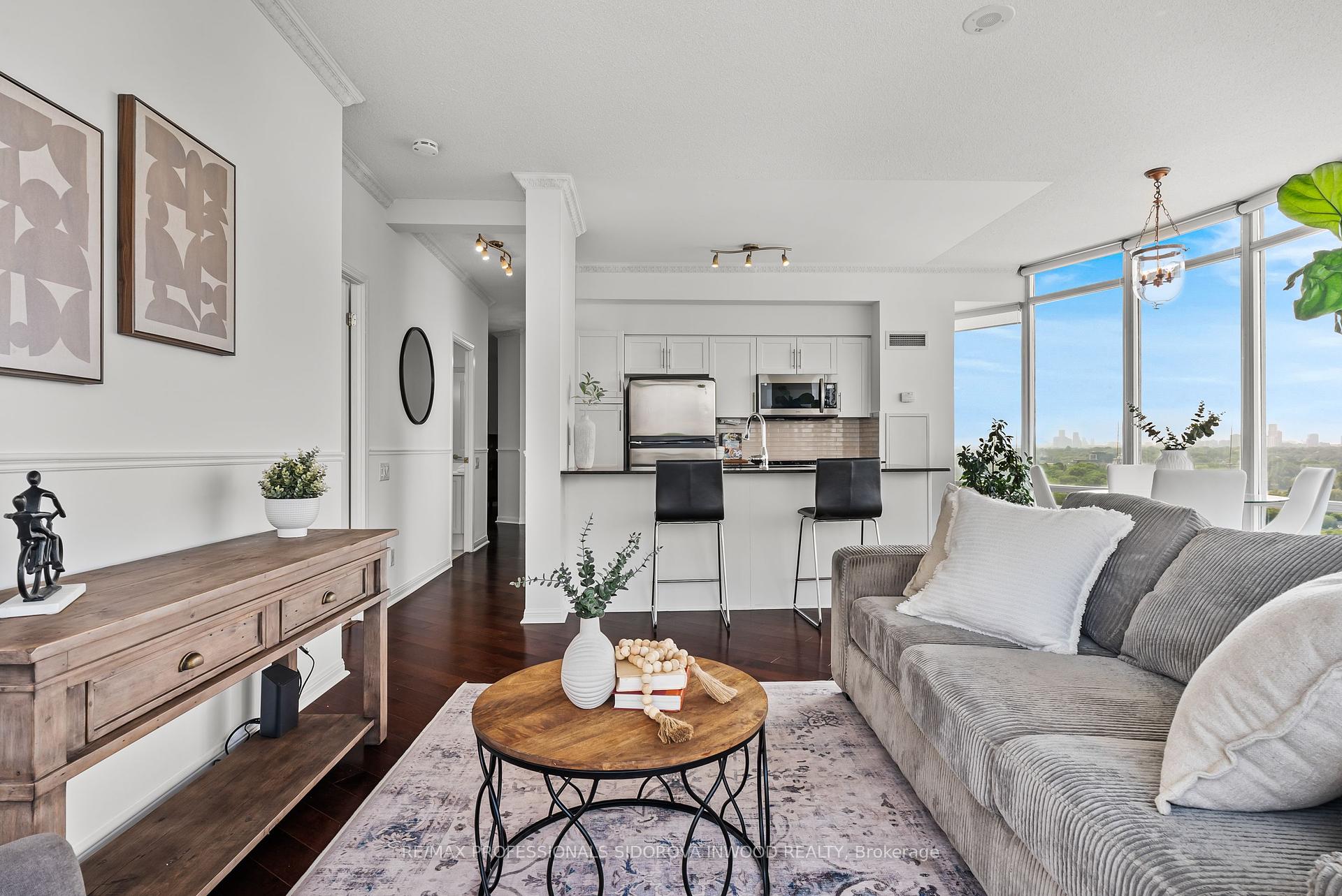 3 Bedrooms Condo at 15 Windermere, Toronto For sale