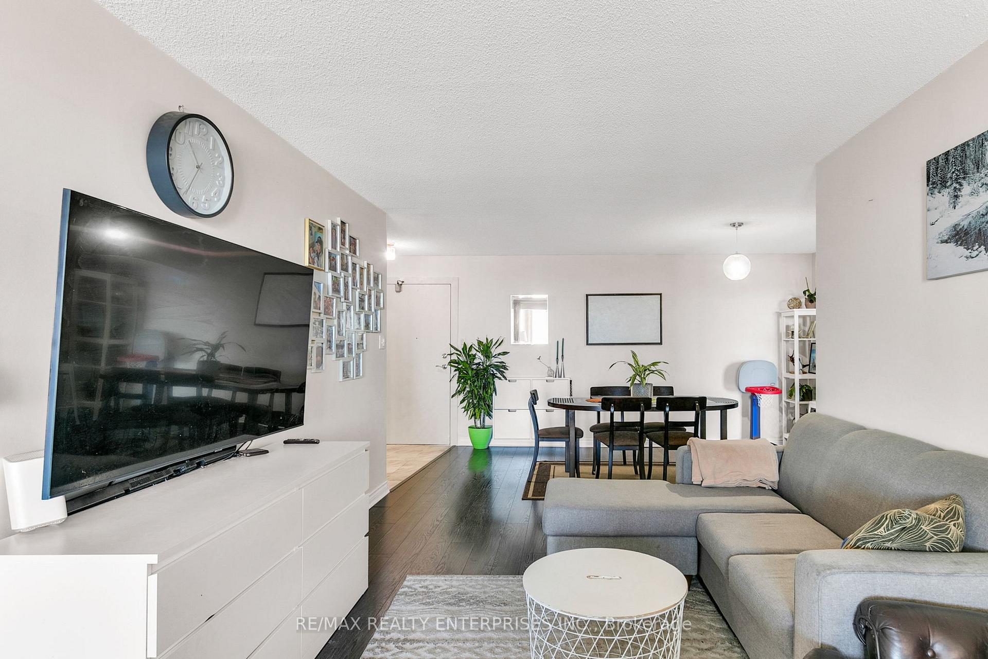 3 Bedrooms Condo at 1 Greystone Walk,  Toronto For sale