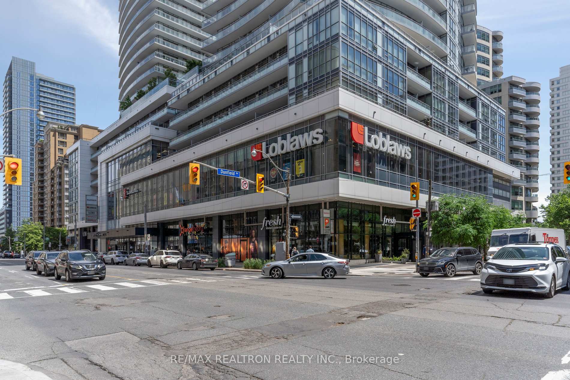 2 Bedrooms Condo at 89 Dunfield, Toronto For sale
