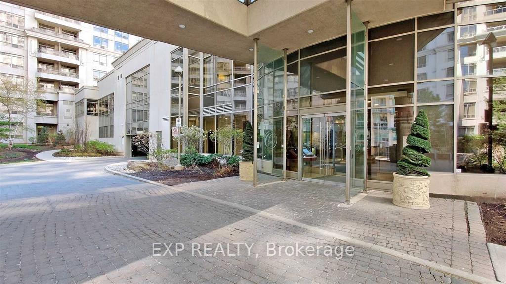 2 Bedrooms Condo at 3880 Duke Of York, Mississauga For sale