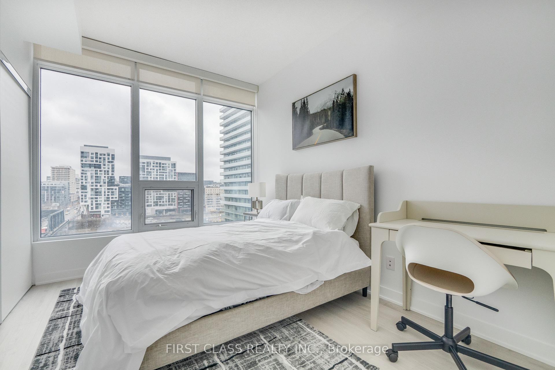 3 Bedrooms Condo at 80 Queens Wharf, Toronto For sale