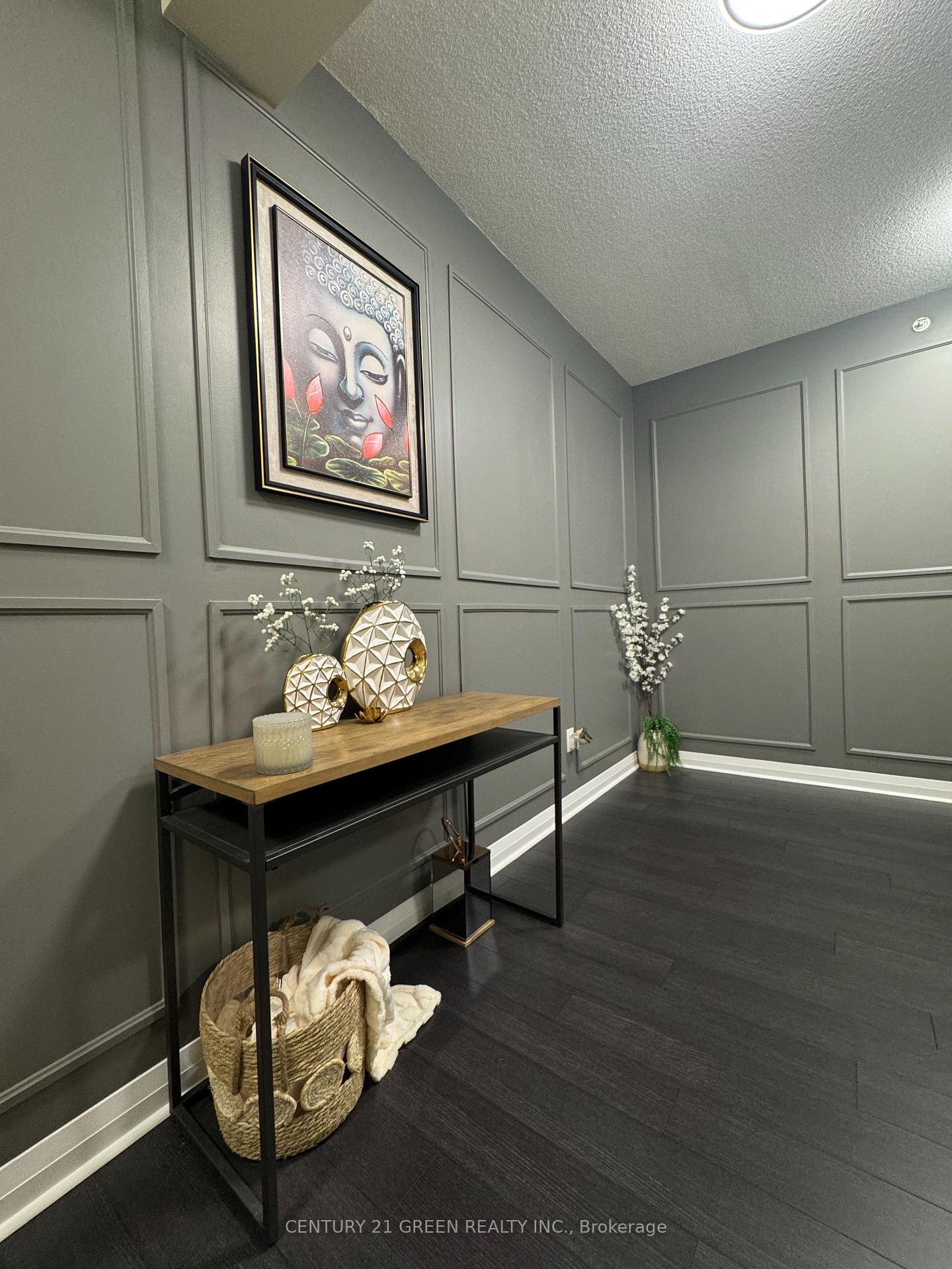 3 Bedrooms Condo at 5025 Four Springs, Mississauga For sale