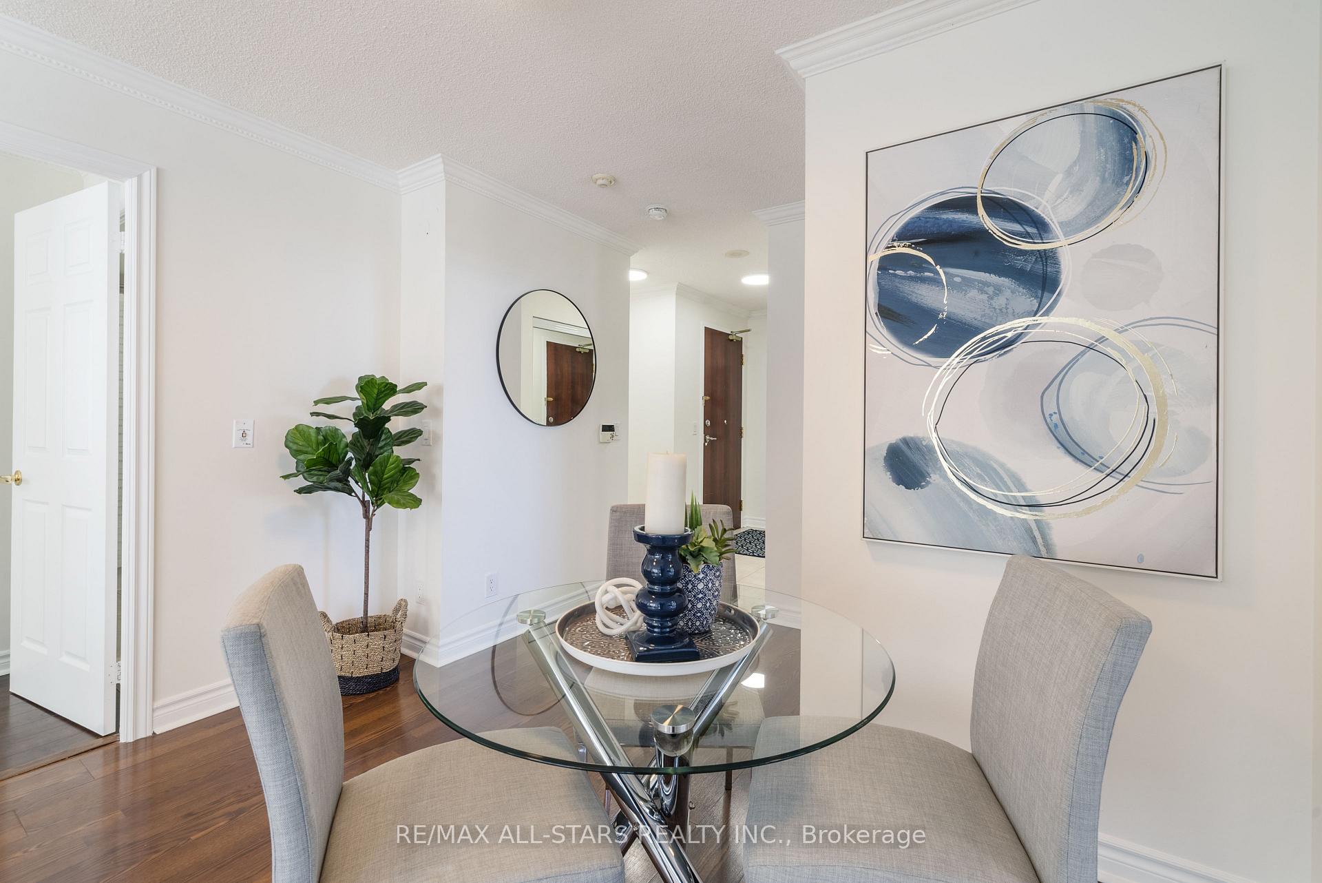 2 Bedrooms Condo at 5 Michael Power, Toronto For sale
