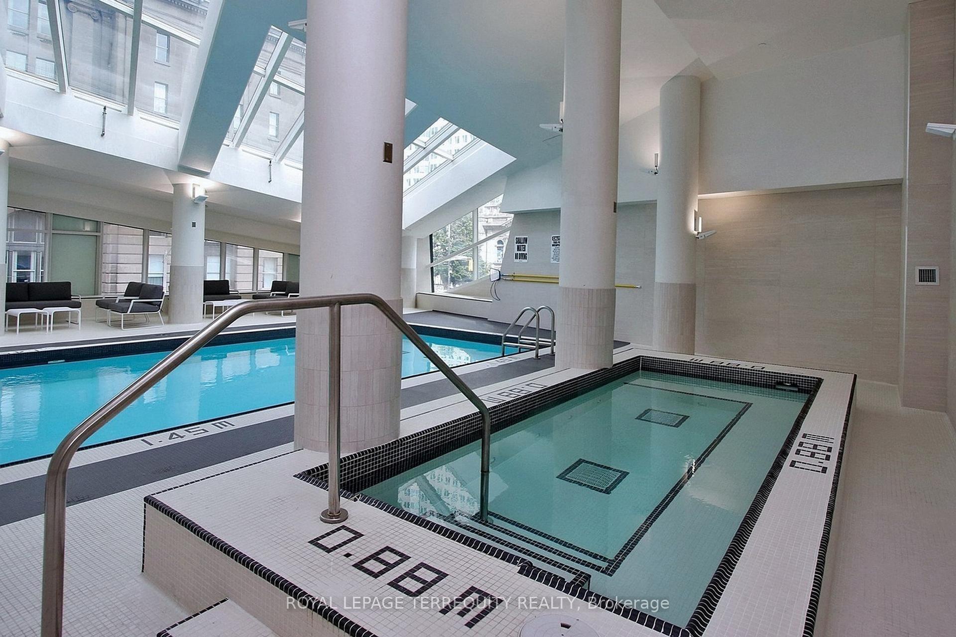 2 Bedrooms Condo at 8 The Esplanade, Toronto For sale