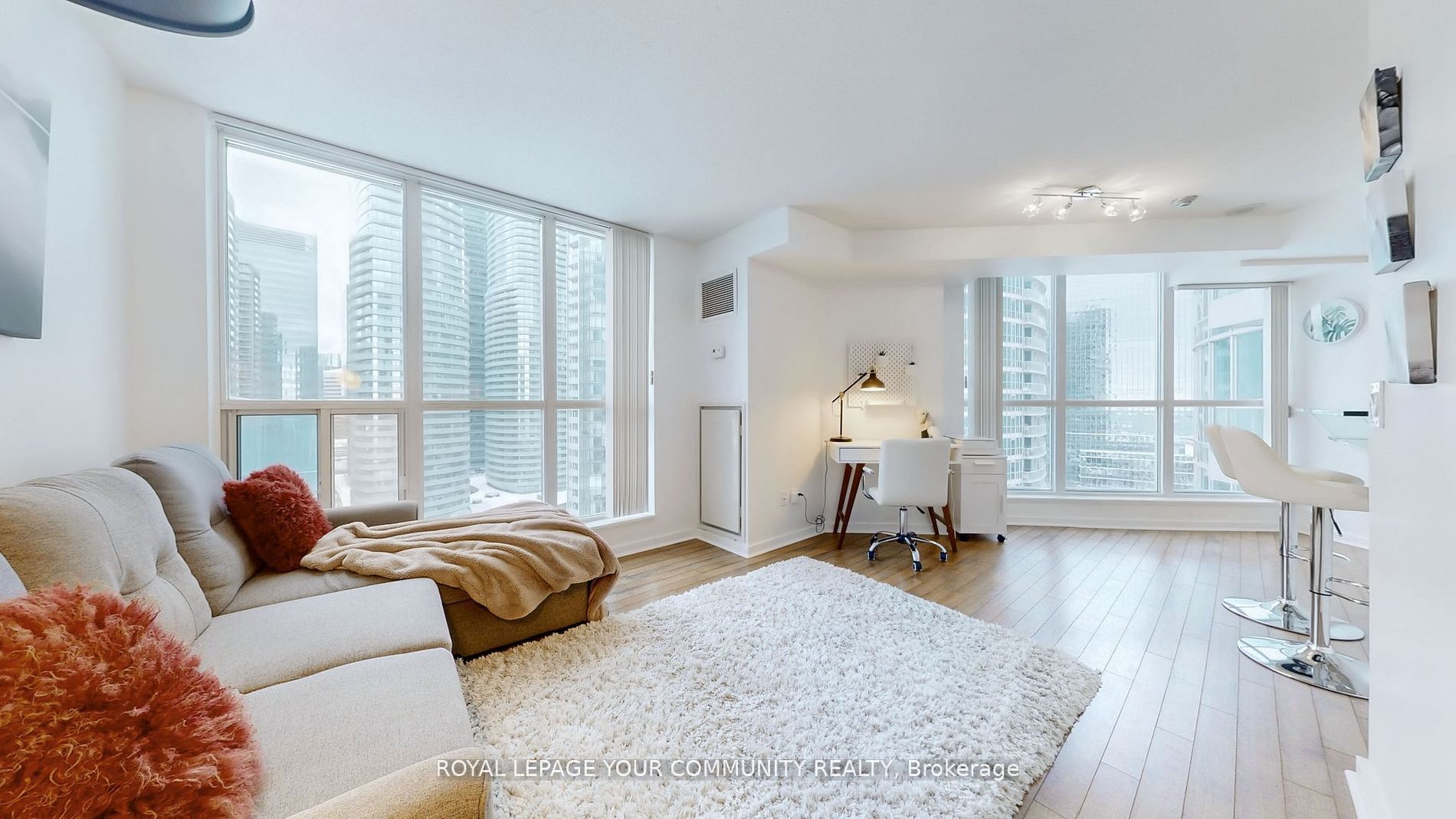 #1813 - 208 Queens Quay, Toronto, ON M5J 2Y5