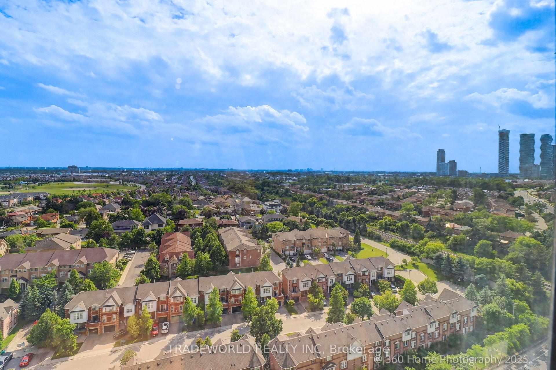 3 Bedrooms Condo at 155 Hillcrest, Mississauga For sale
