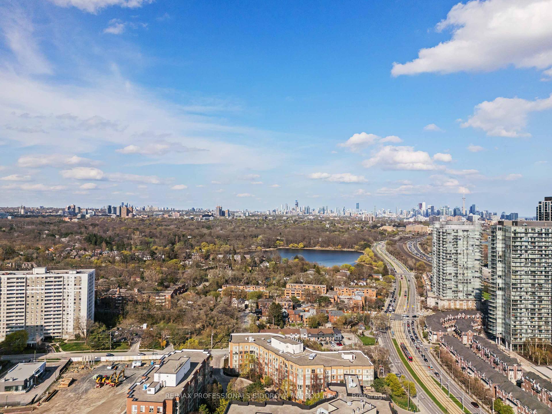 3 Bedrooms Condo at 20 Southport, Toronto For sale