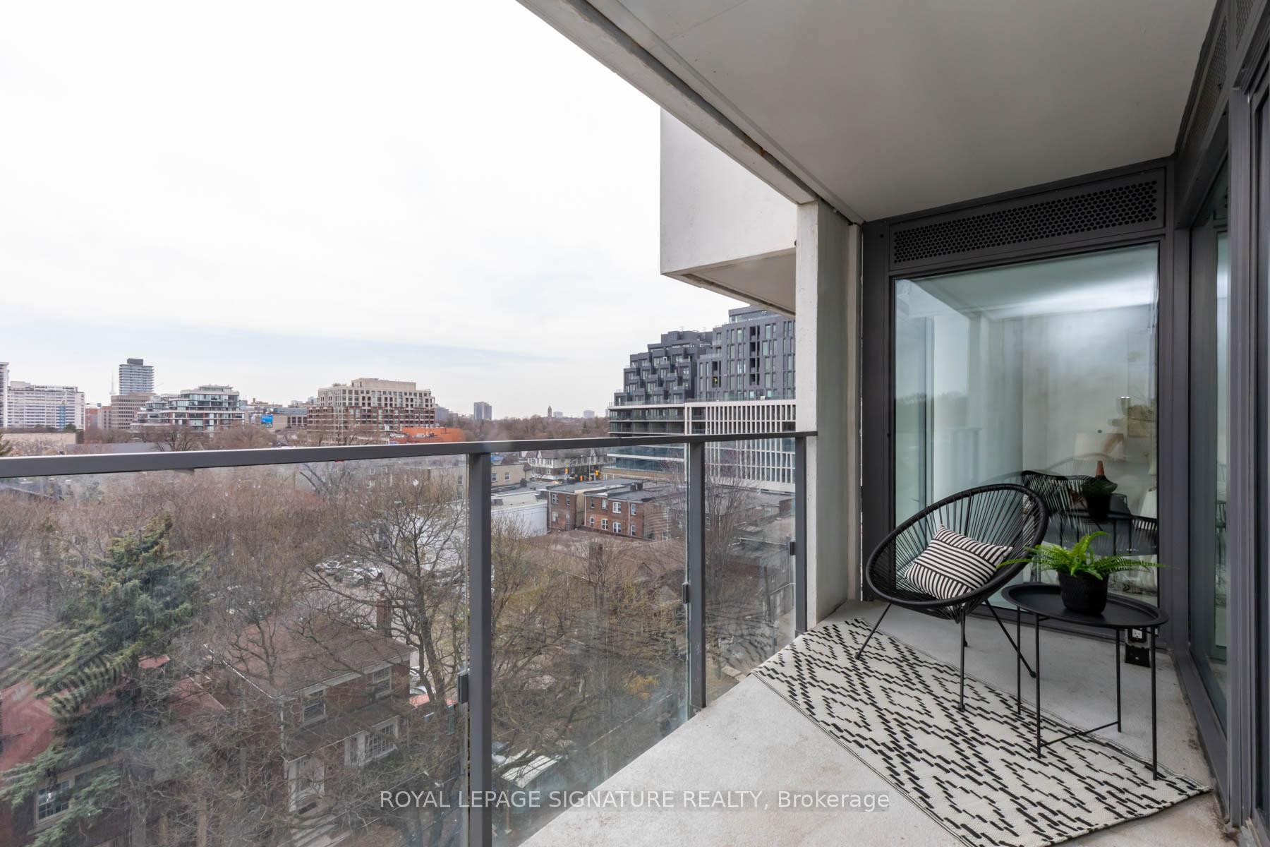 2 Bedrooms Condo at 8 Hillsdale, Toronto For sale