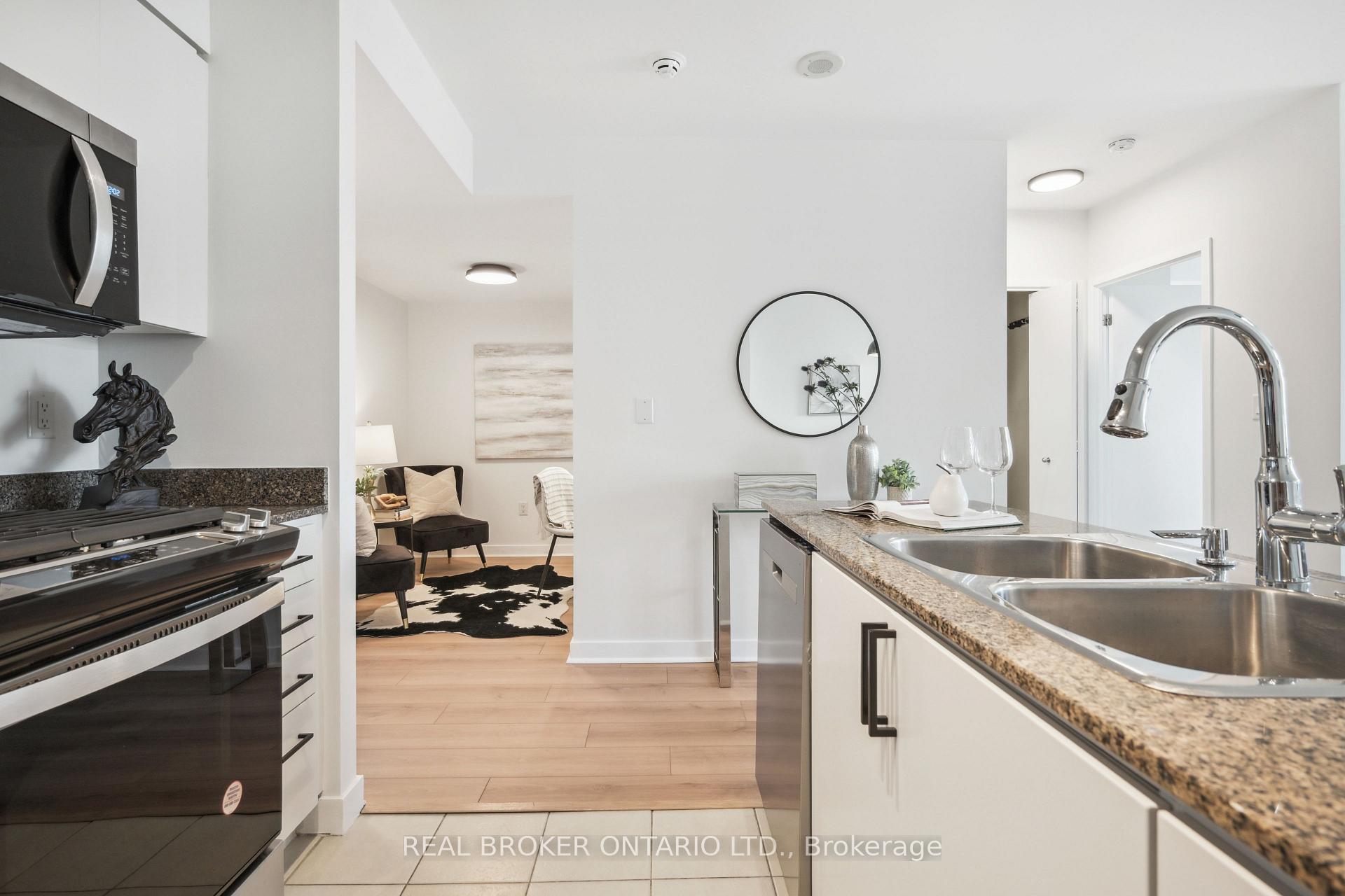 2 Bedrooms Condo at 10 Navy Wharf, Toronto For sale