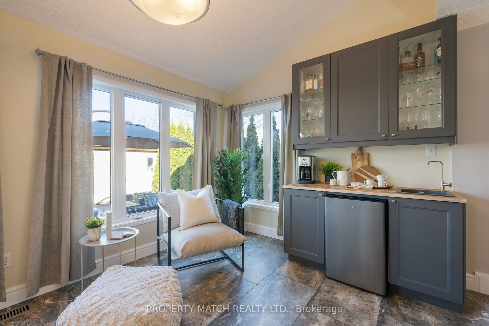 3122 Country Lane