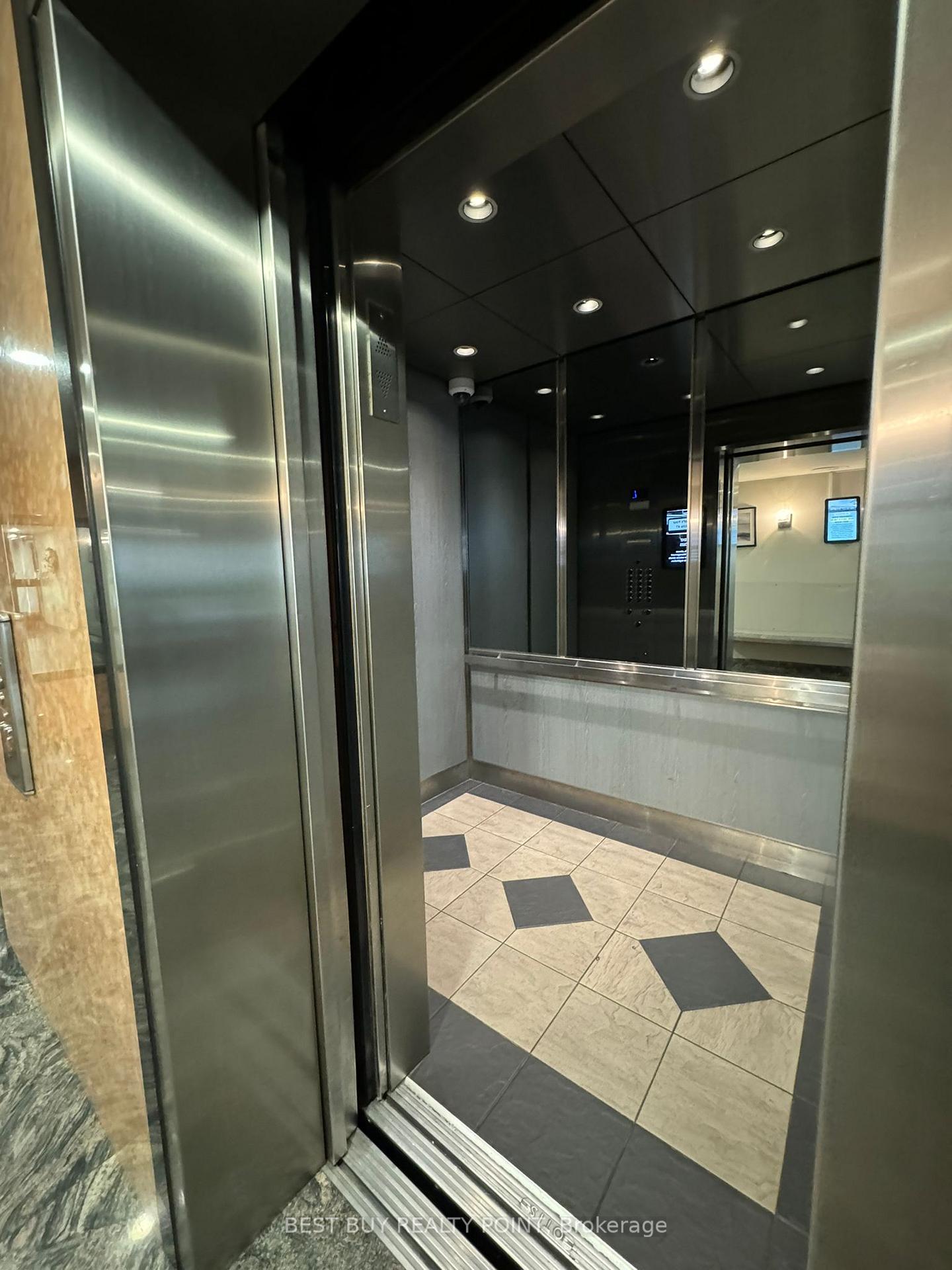 3 Bedrooms Condo at 15 La Rose, Toronto For sale