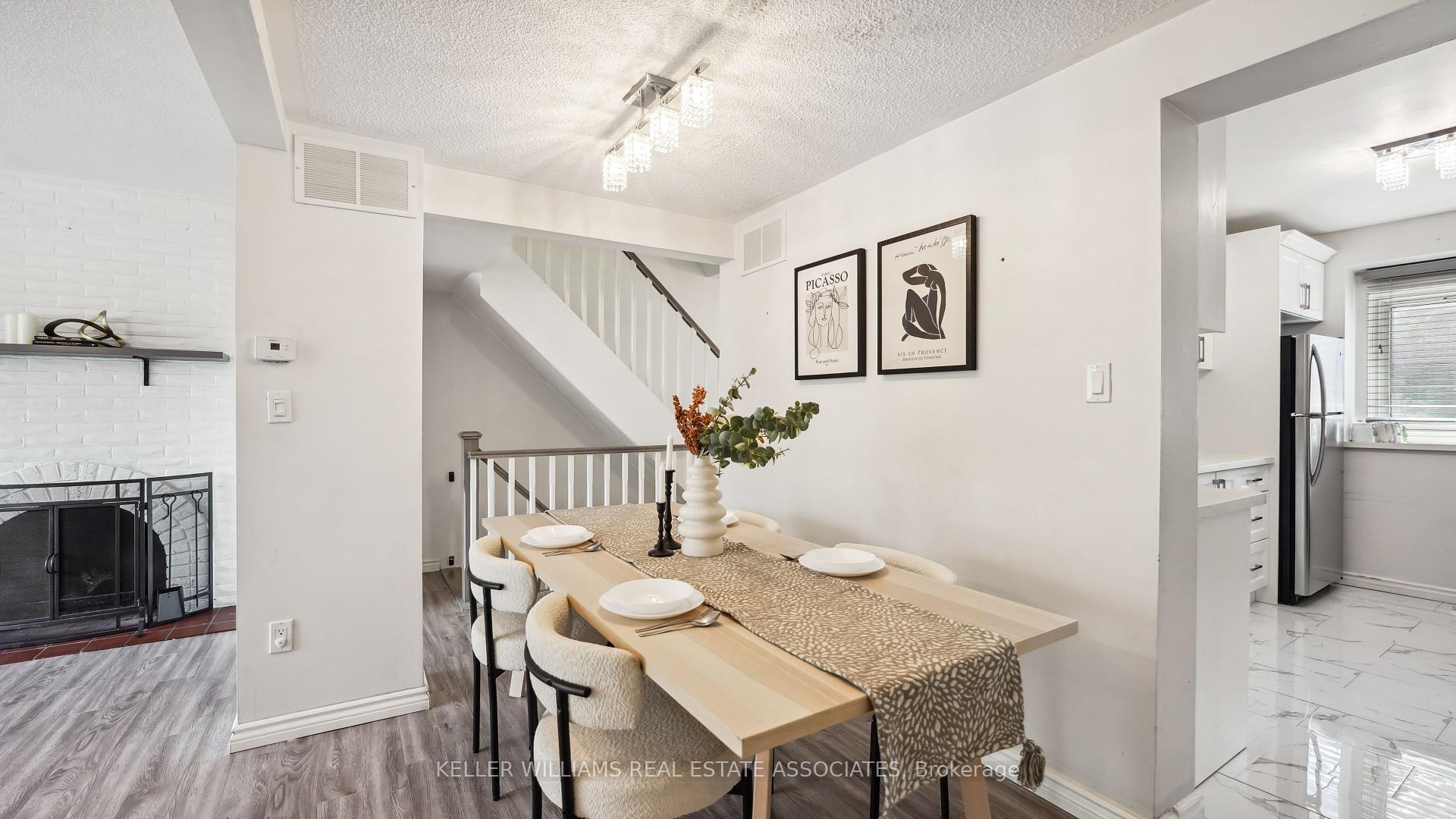 3 Bedrooms Condo at 6855 Glen Erin, Mississauga For sale