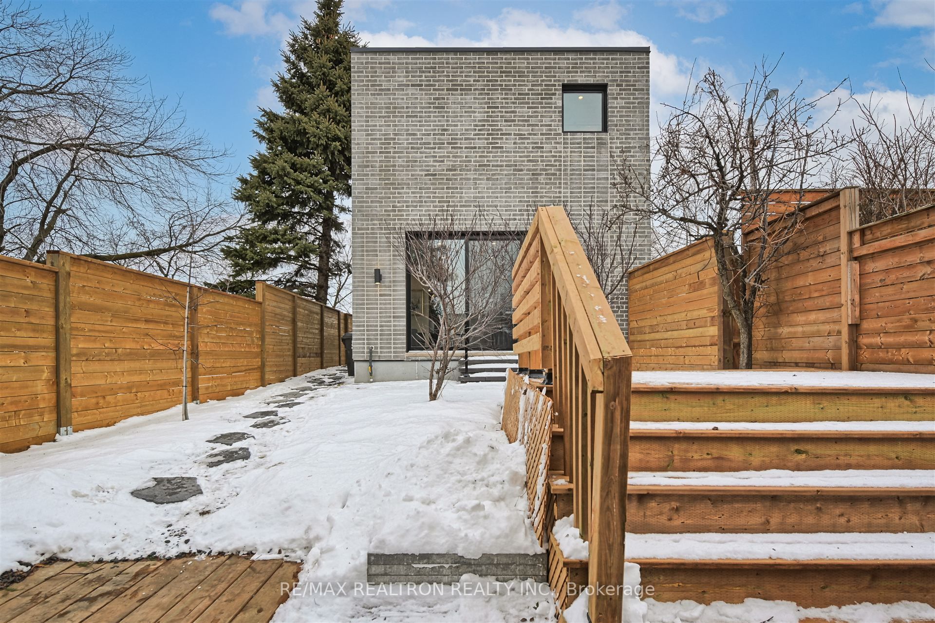 421 Silverthorn Avenue