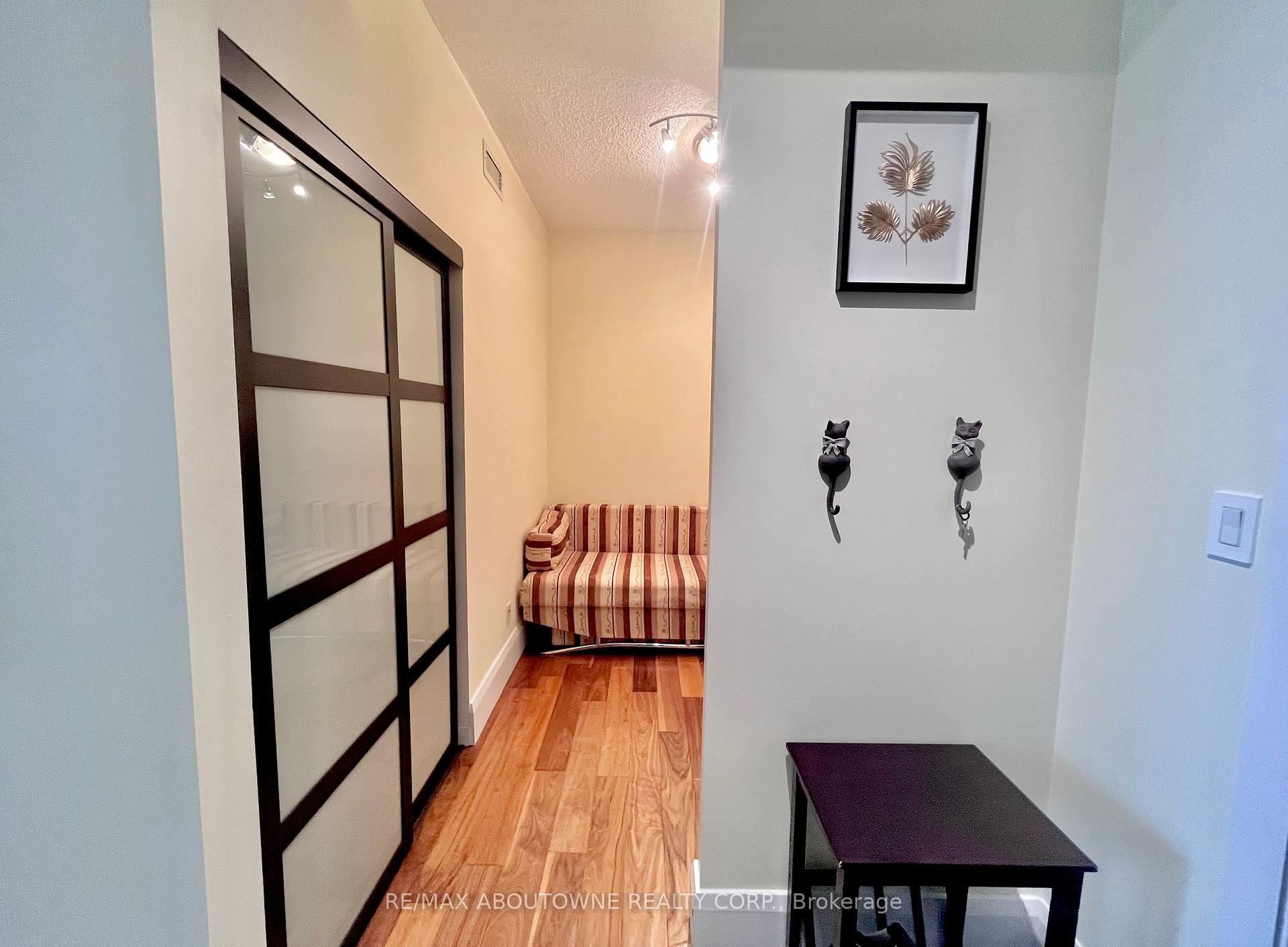 2 Bedrooms Condo at 1359 Rathburn, Mississauga For sale