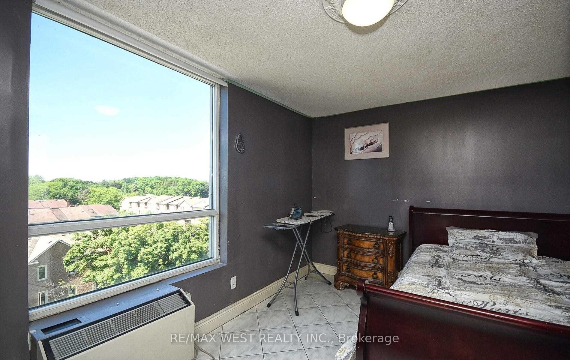 4 Bedrooms Condo at 1 Reidmount, Toronto For sale