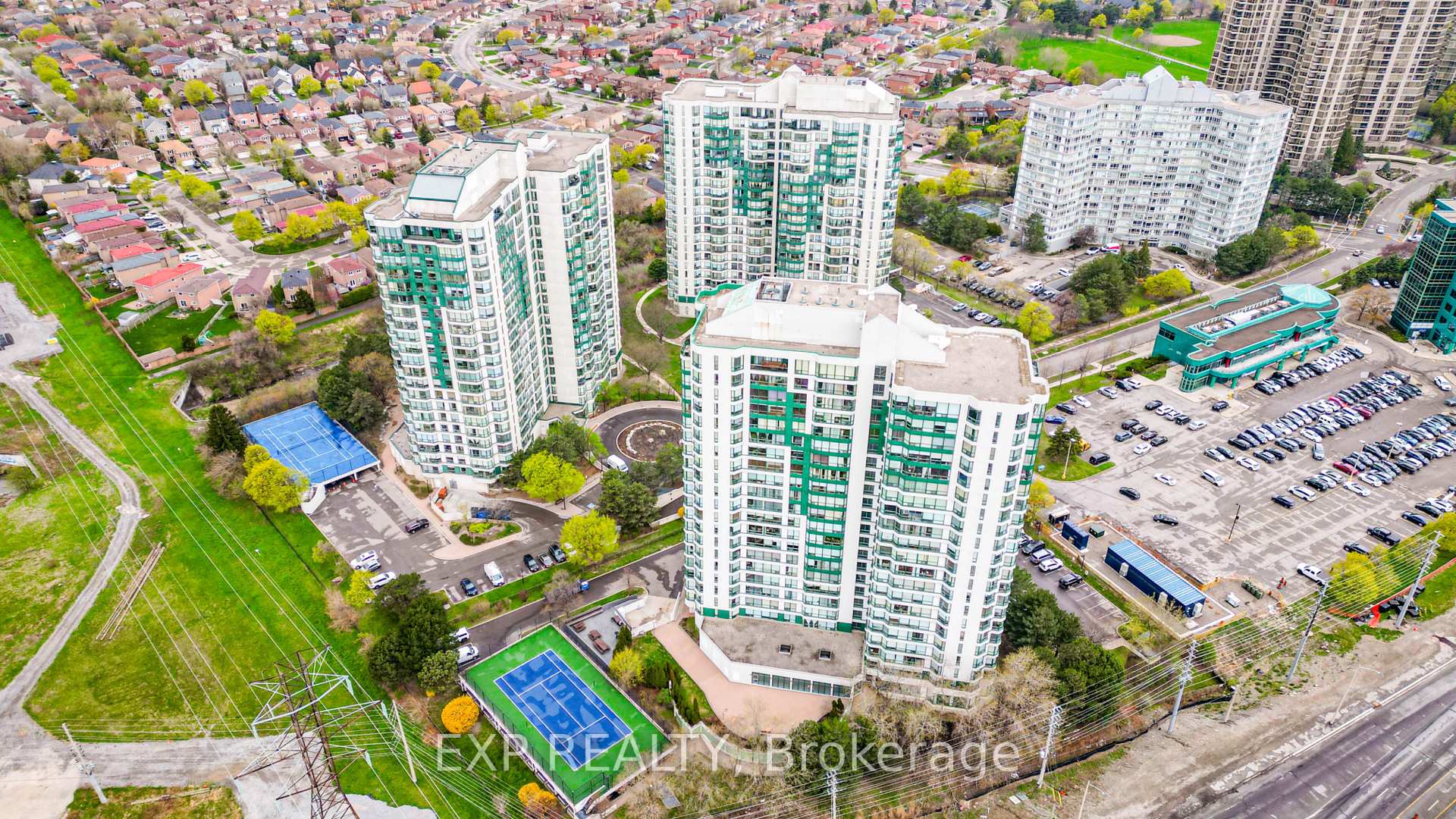 3 Bedrooms Condo at 4450 Tucana,  Mississauga For sale