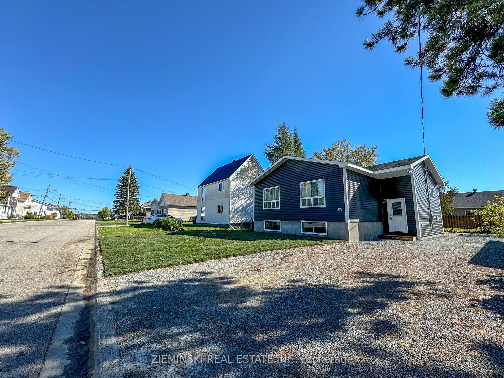213 Teefy Street, Iroquois Falls, ON P0K 1G0