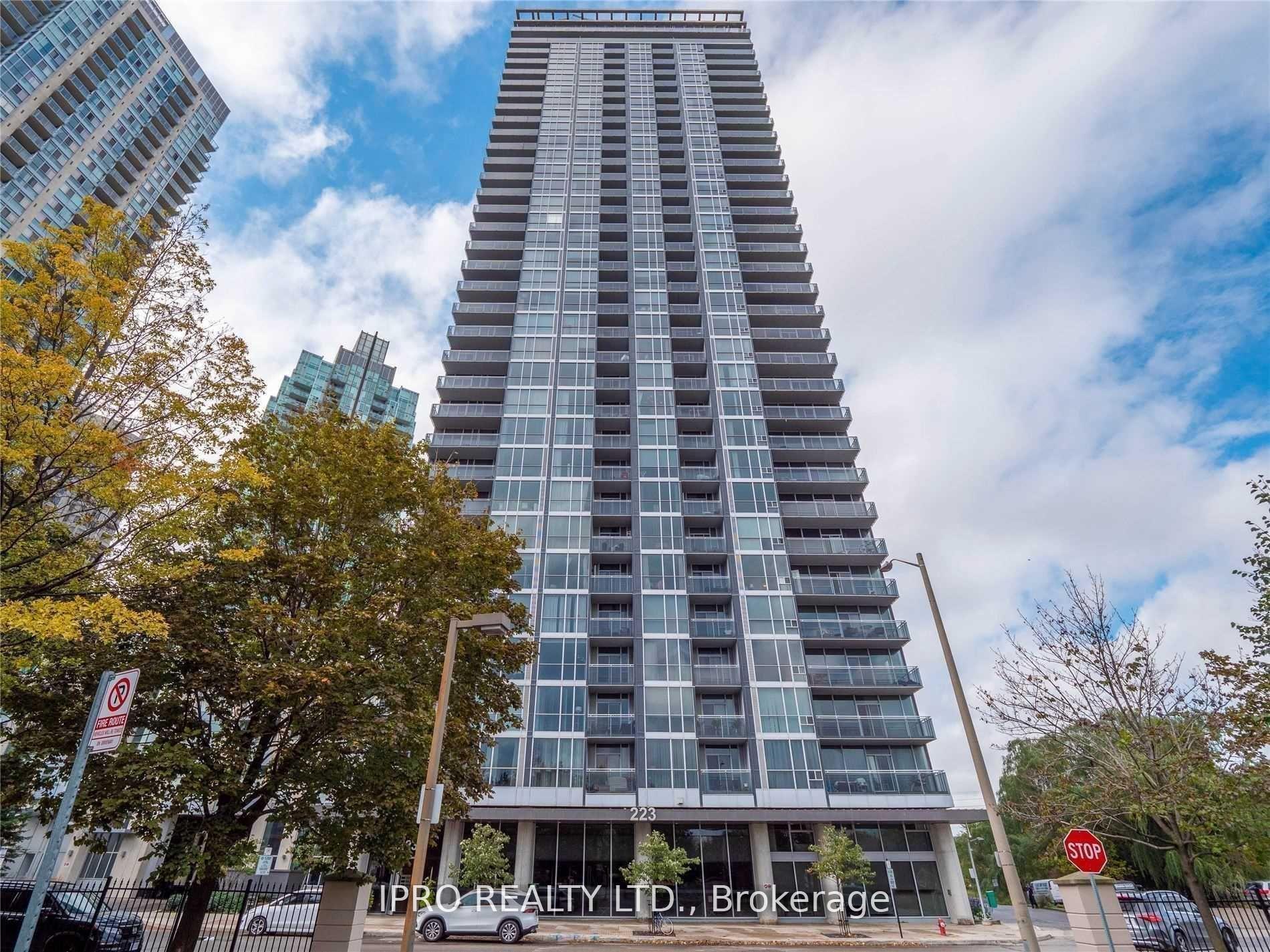 2 Bedrooms Condo at 223 Webb, Mississauga For sale