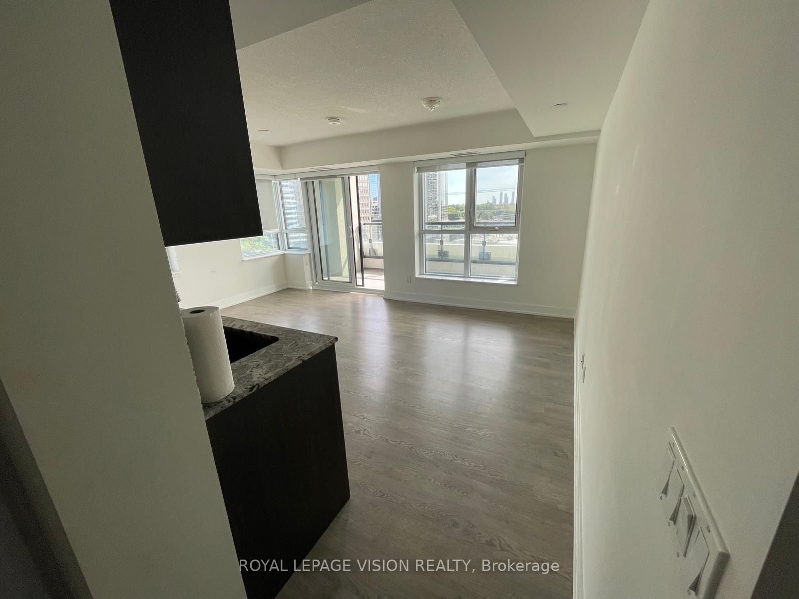 9 Mabelle Avenue, #722