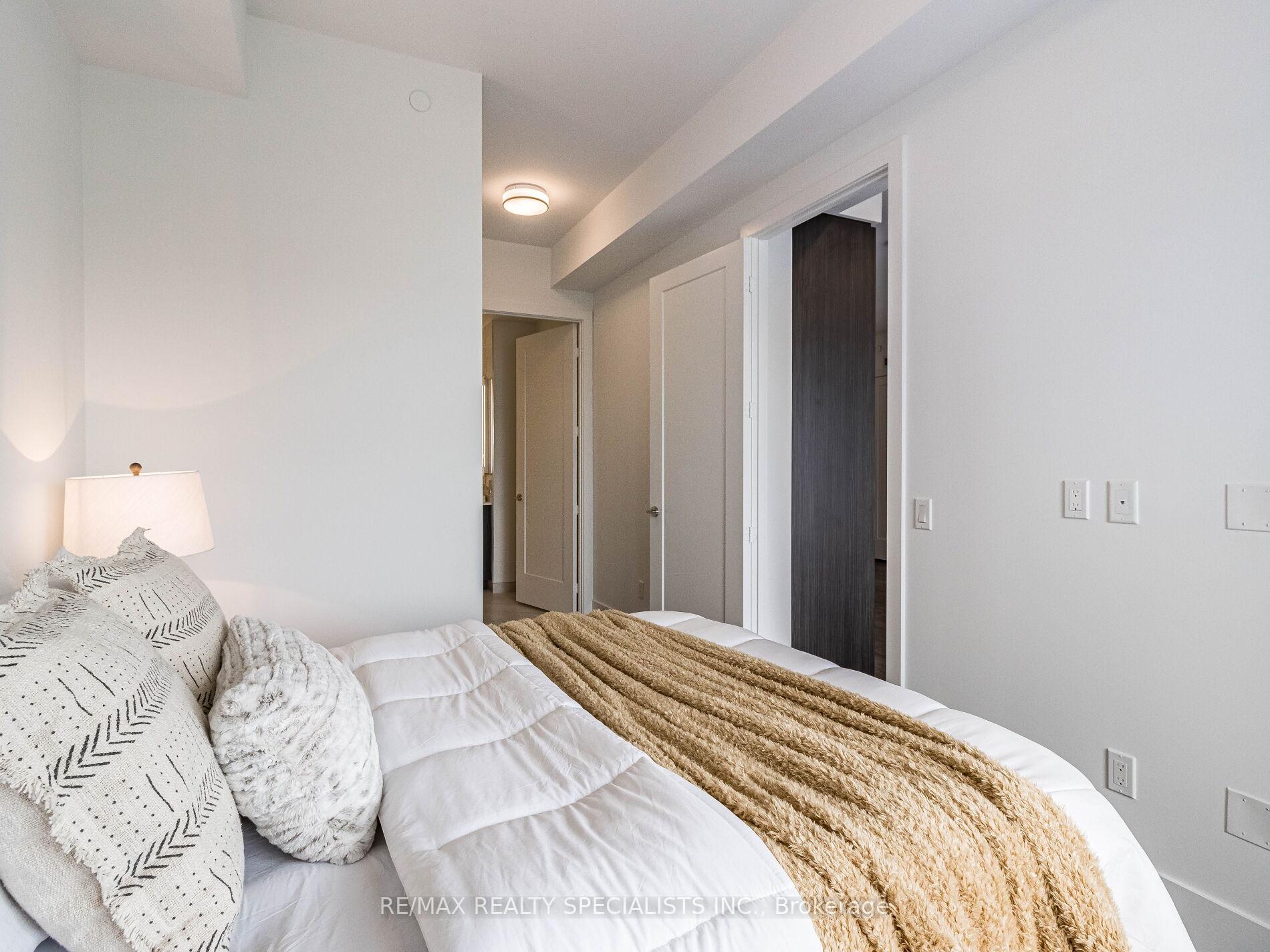 3 Bedrooms Condo at 480 Front,  Toronto For sale