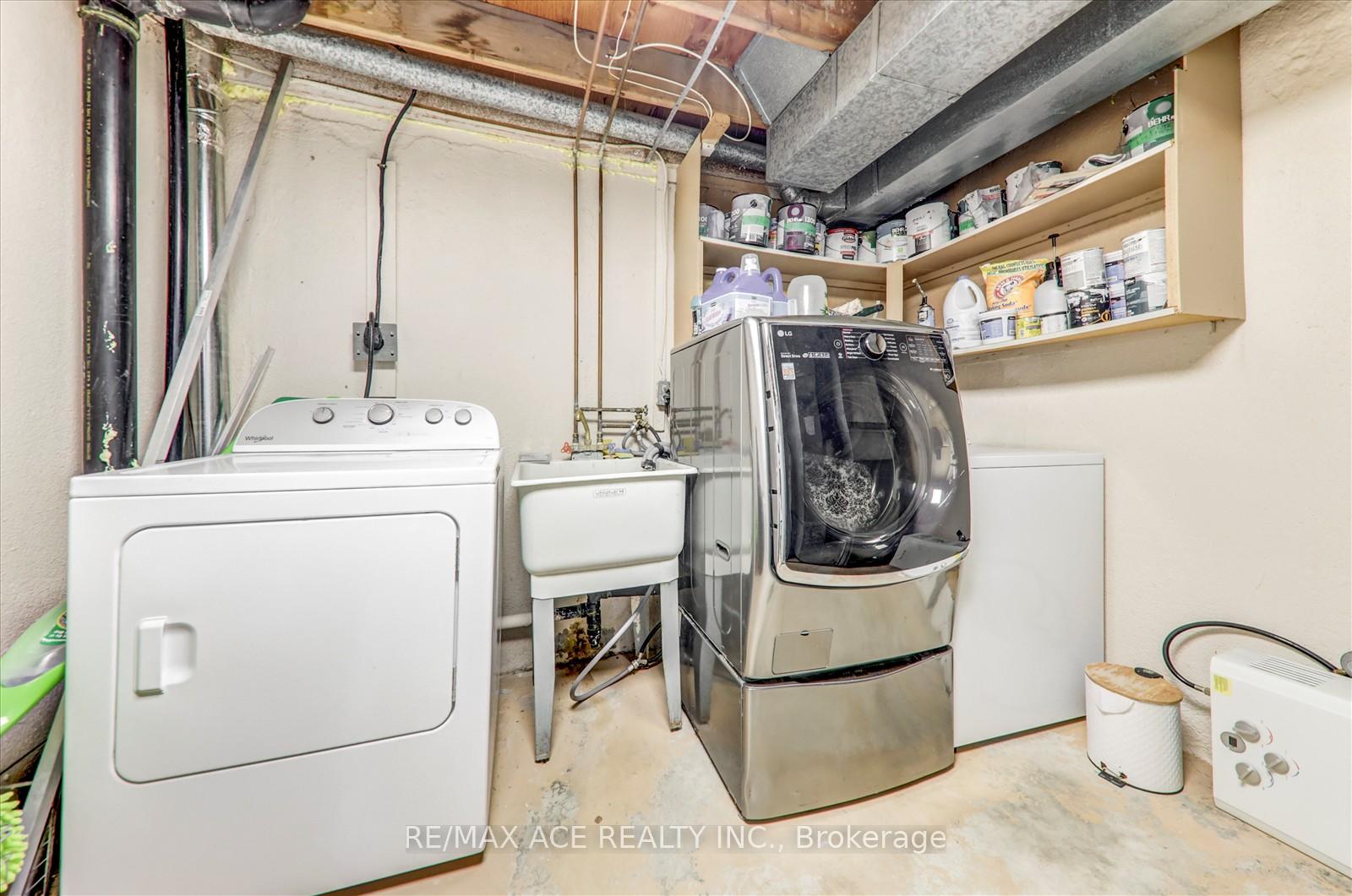 3 Bedrooms Condo at 82 St. Andrews, Hamilton For sale