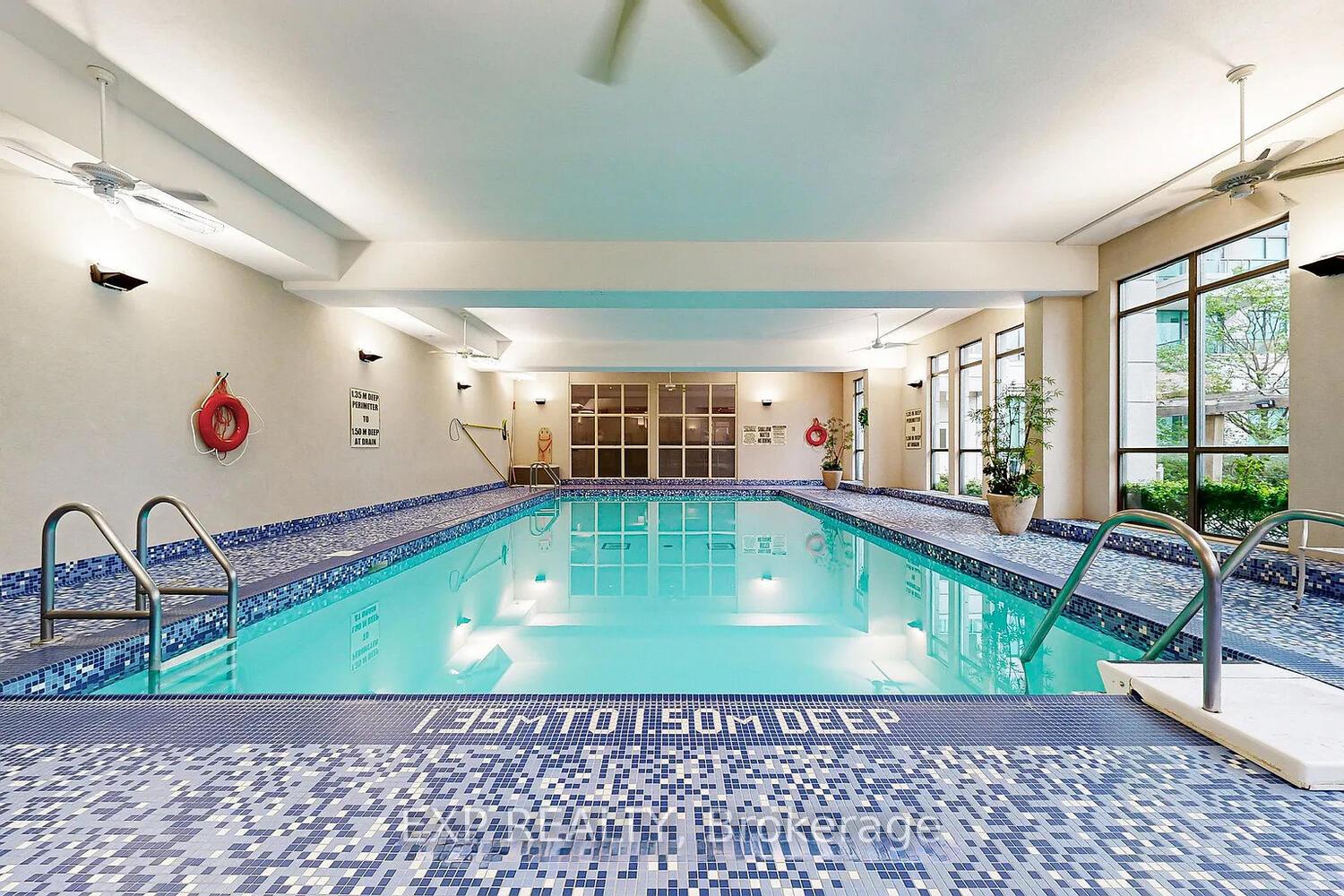 3 Bedrooms Condo at 88 Promenade, Vaughan For sale