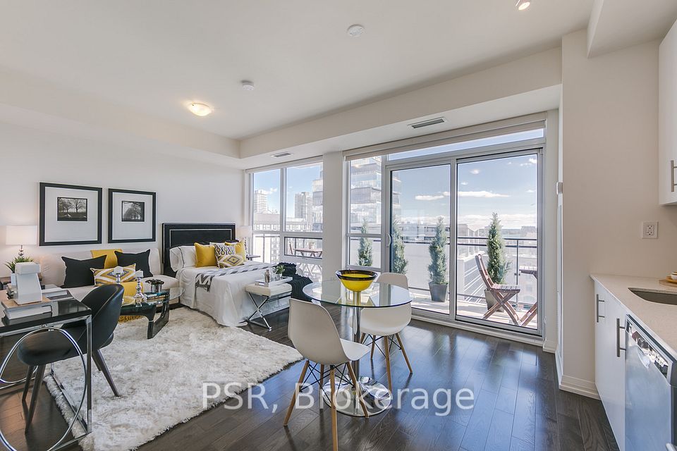 460 Adelaide