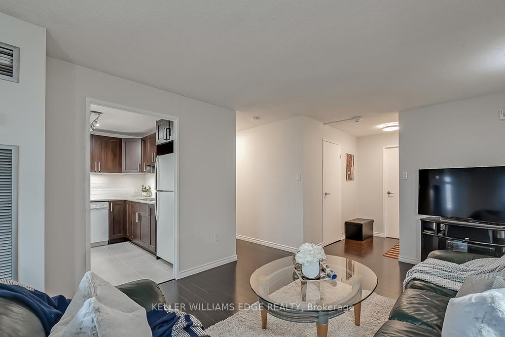 3 Bedrooms Condo at 475 The West Mall,  Toronto For sale