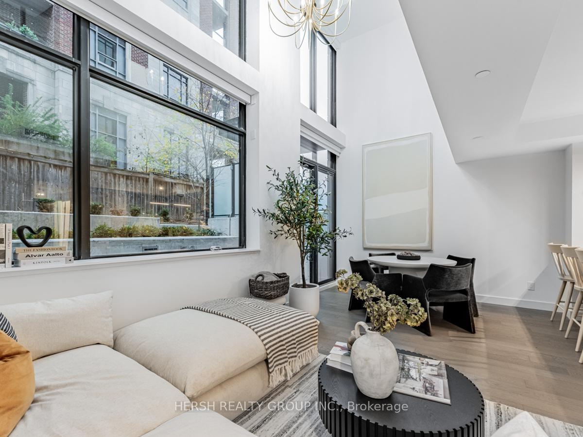 2 Bedrooms Condo at 160 Kingsway,  Toronto For sale
