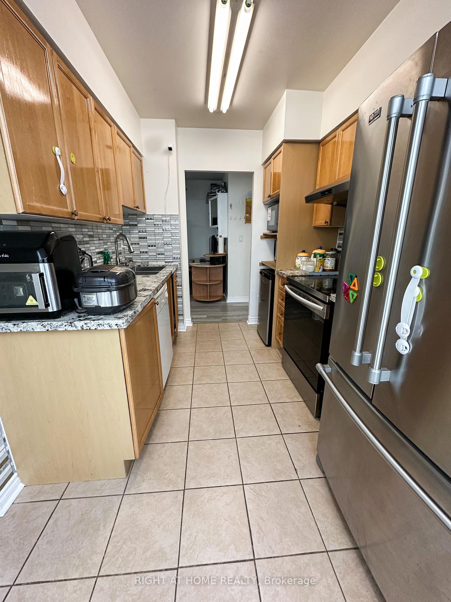 3 Bedrooms Condo at 2088 Lawrence, Toronto For sale