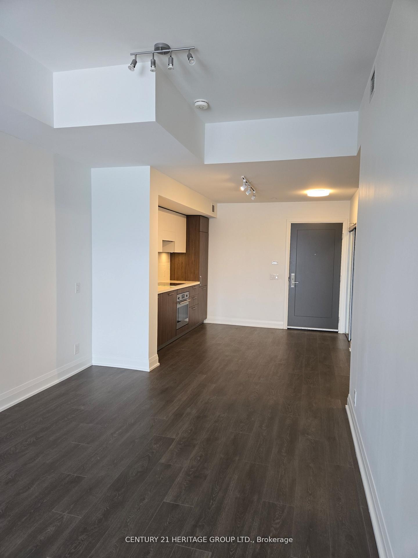2 Bedrooms Condo at 33 Frederick Todd, Toronto For sale