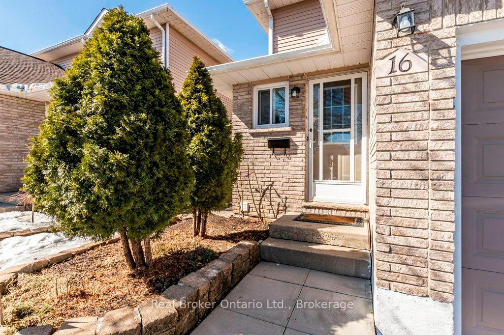 3 Bedrooms Condo at 610 Barton,  Hamilton For sale
