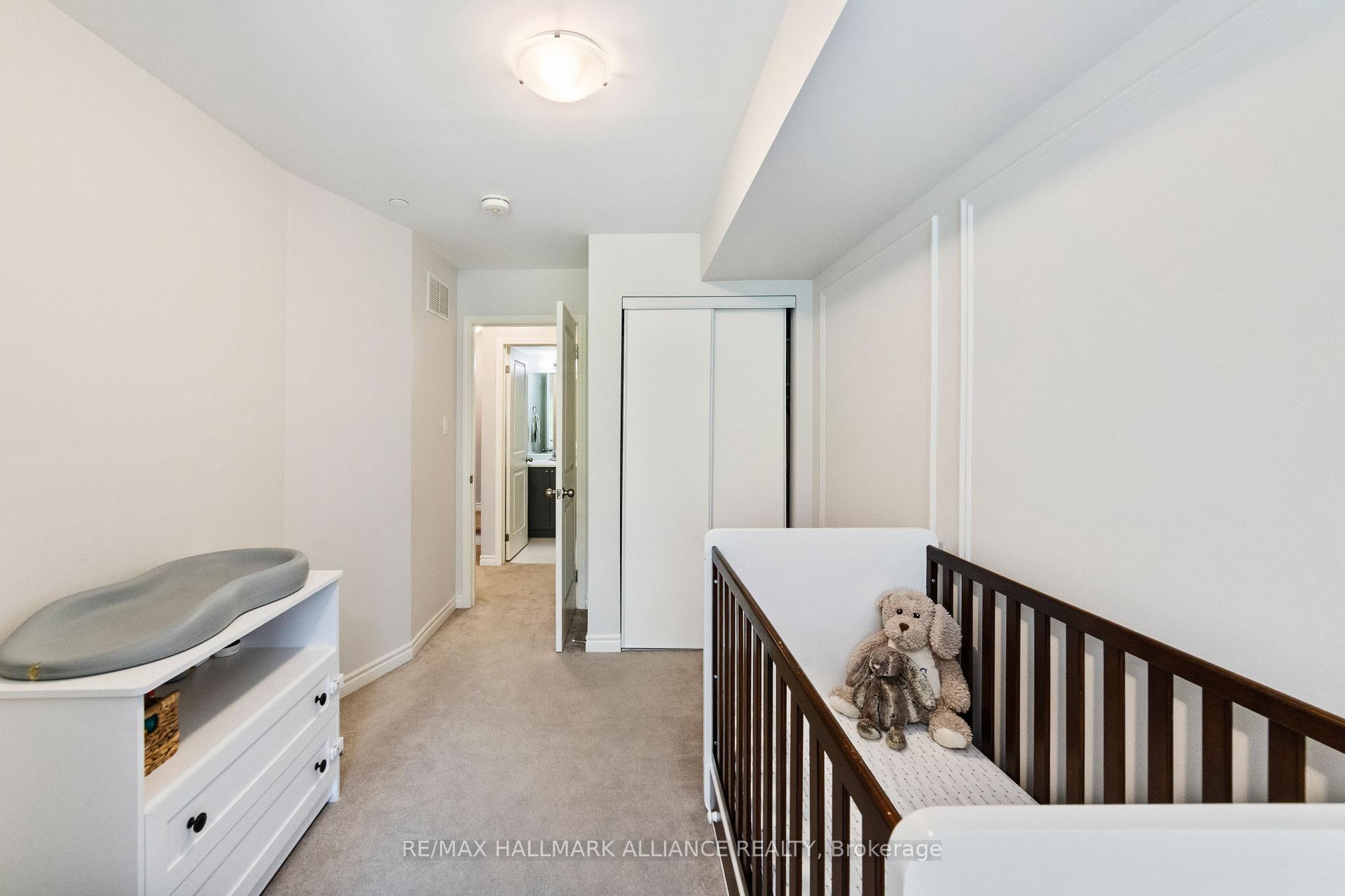 3 Bedrooms Condo at 1150 Stroud, Mississauga For sale