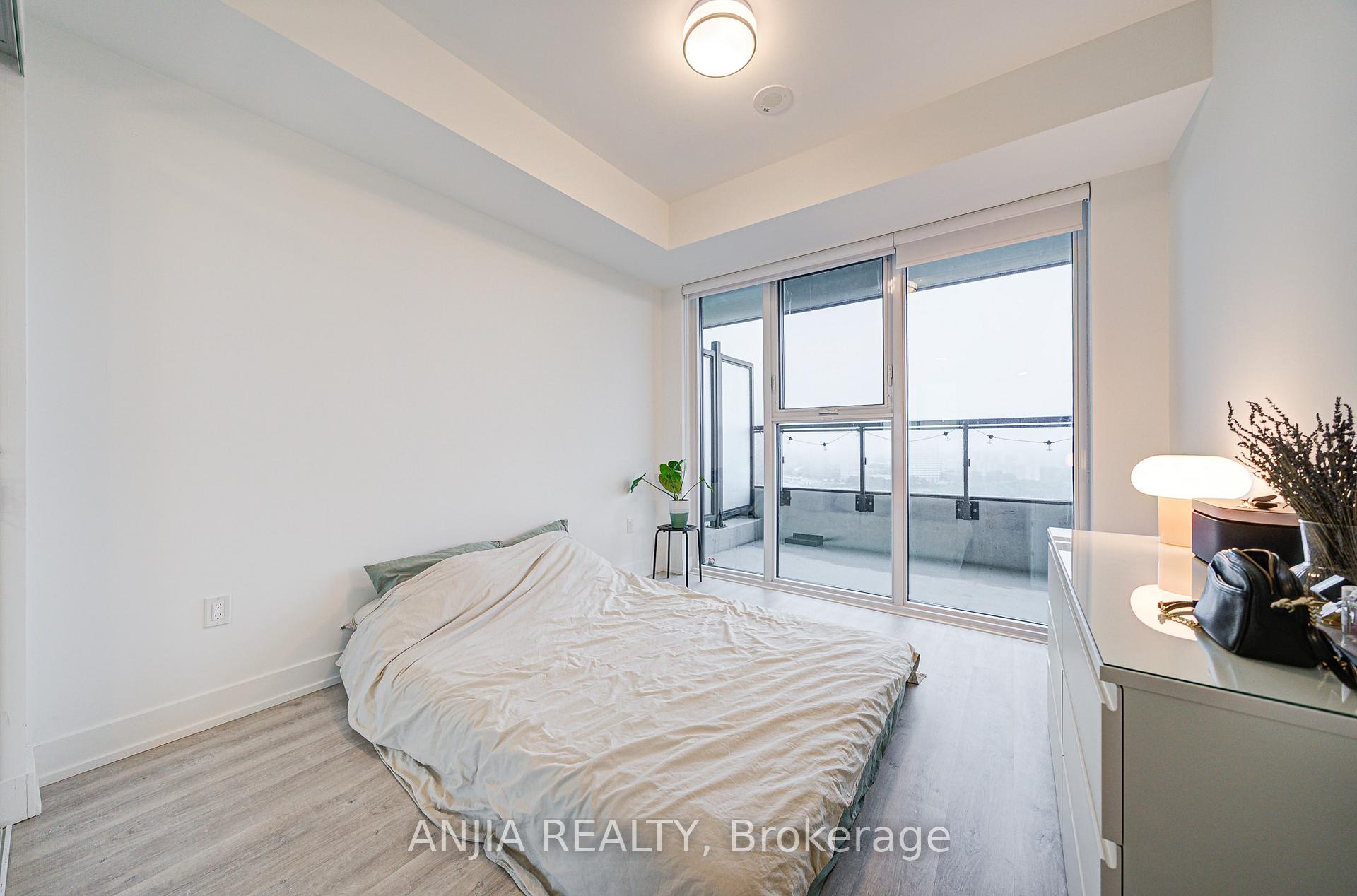 2 Bedrooms Condo at 30 Inn On The Park, Toronto For sale