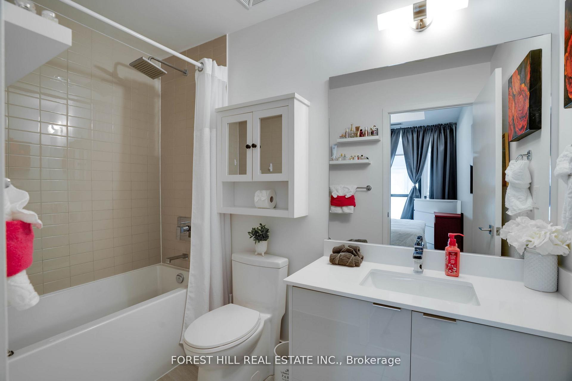 2 Bedrooms Condo at 2908 Highway 7, Vaughan For sale