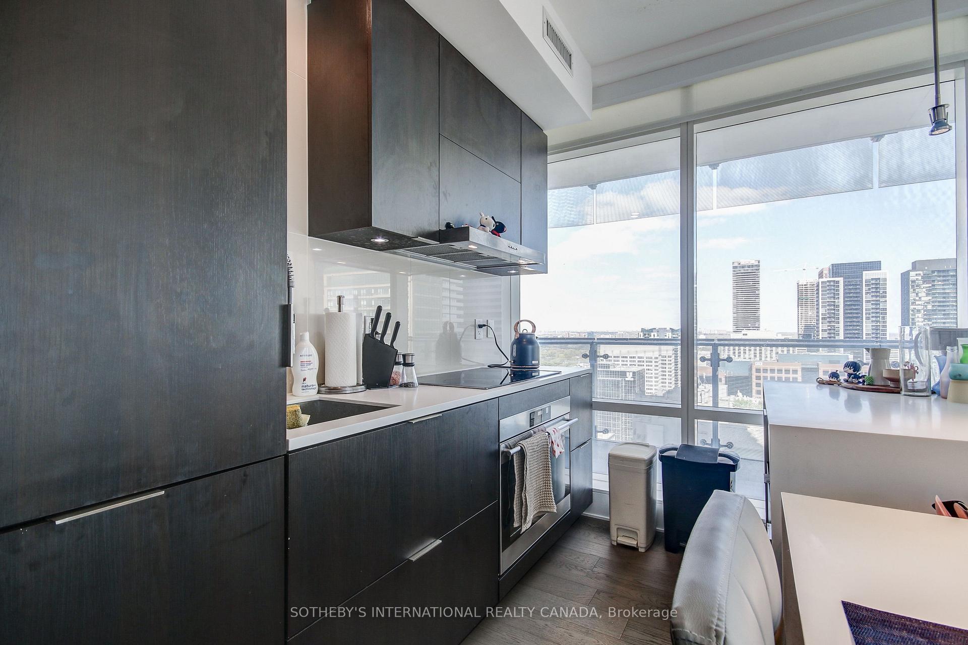 2 Bedrooms Condo at 1 Bloor, Toronto For sale