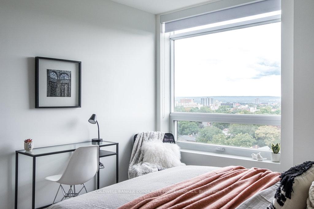 2 Bedrooms Condo at 467 Charlton, Hamilton For sale