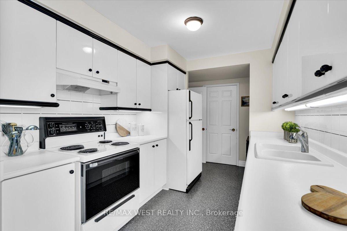 2 Bedrooms Condo at 2285 Lake Shore, Toronto For sale