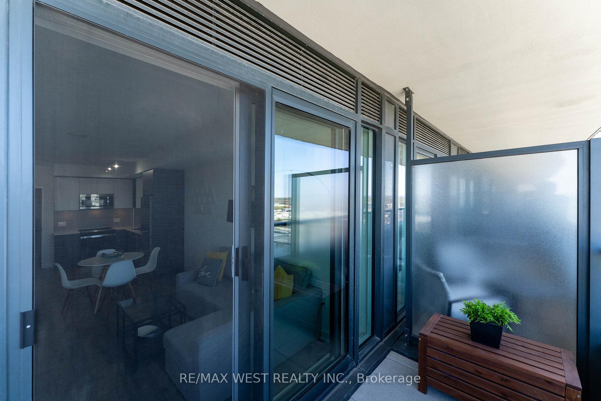 1 Bedroom Condo at 100 Eagle Rock, Vaughan For sale
