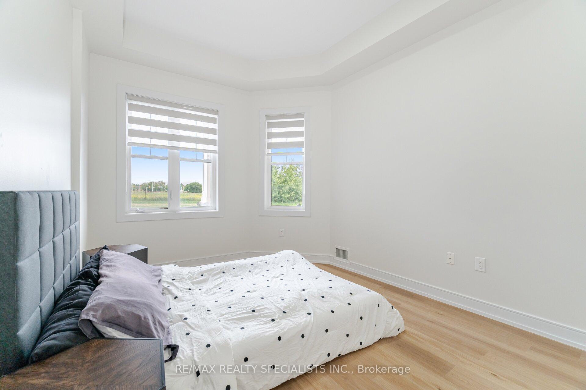 2 Bedrooms Condo at 2326 TAUNTON, Oakville For sale