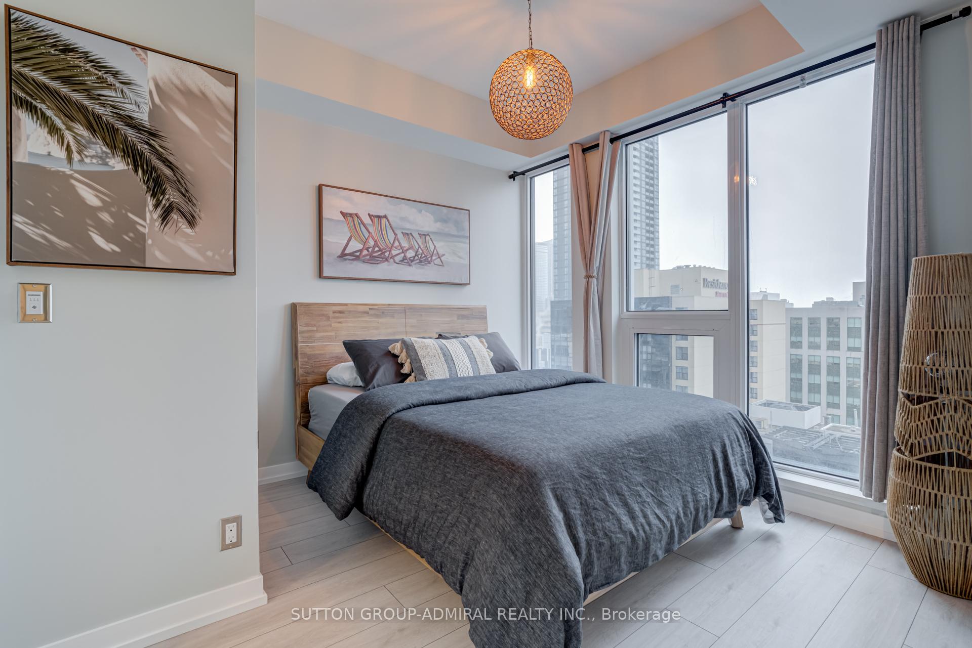 2 Bedrooms Condo at 55 Mercer,  Toronto For sale