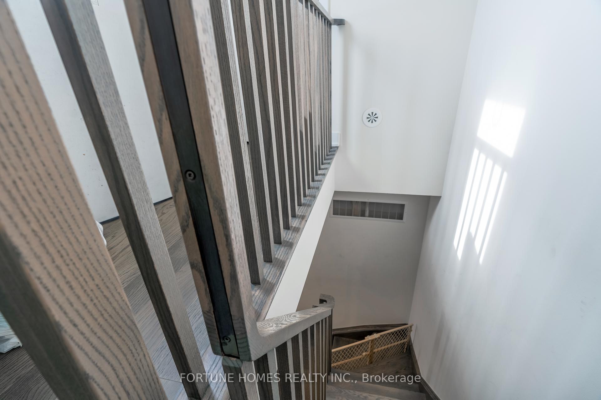 3 Bedrooms Condo at 39 John Perkins Bull, Toronto For sale