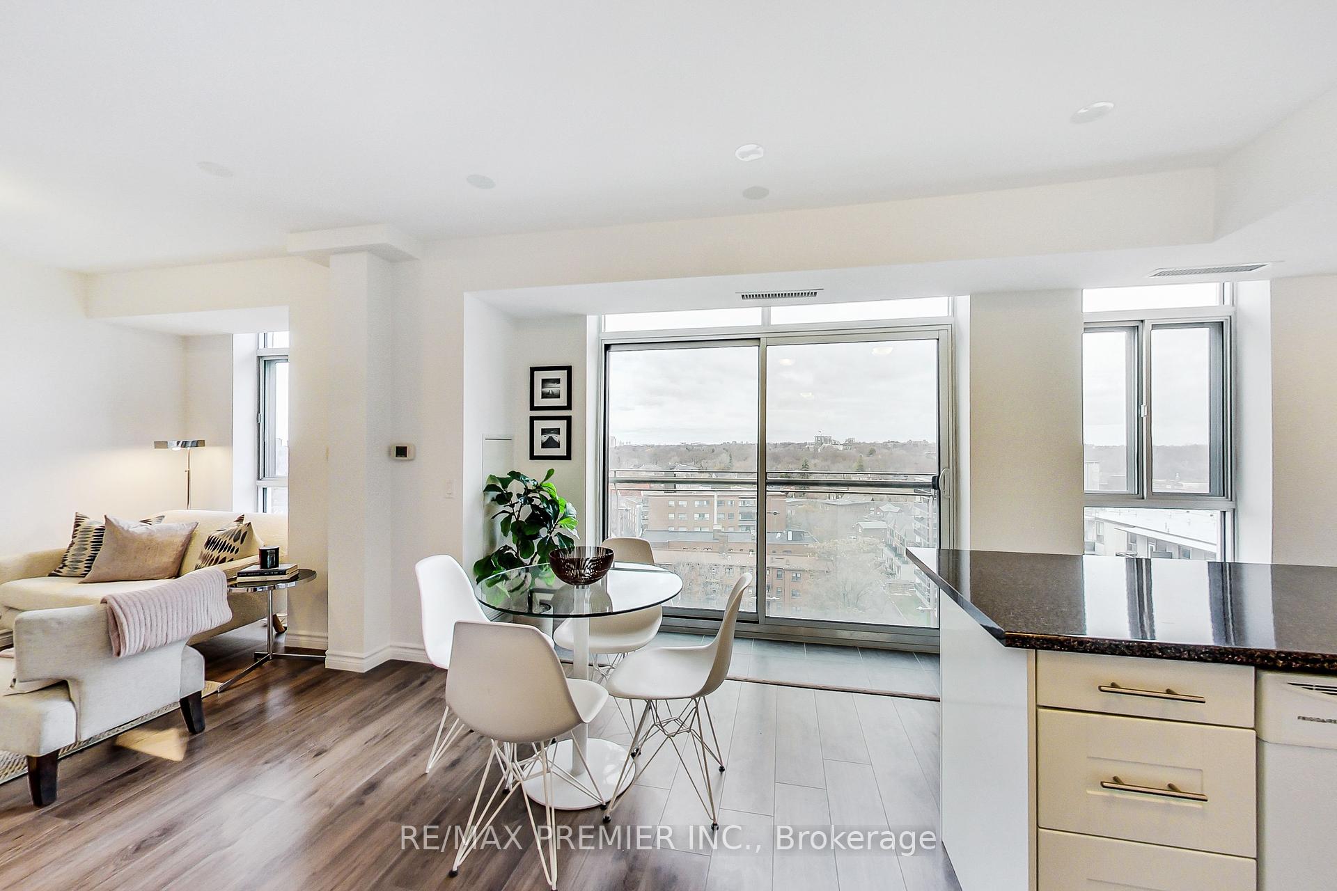 3 Bedrooms Condo at 15 Maplewood, Toronto For sale