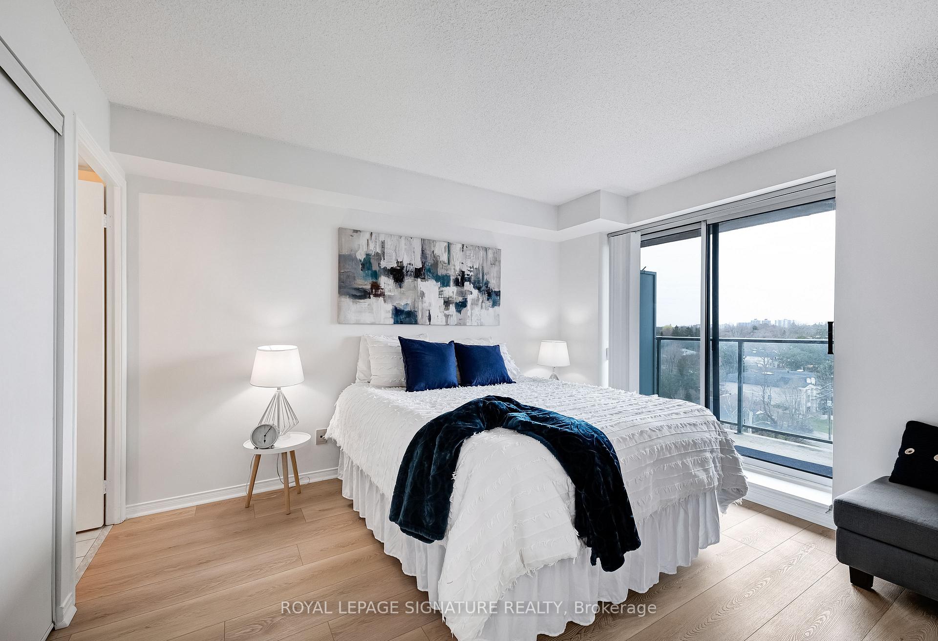 2 Bedrooms Condo at 233 Beecroft, Toronto For sale