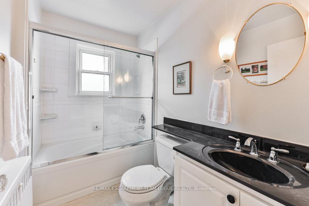 2 Bedrooms Co-op at 288 Reynolds,  Oakville For sale