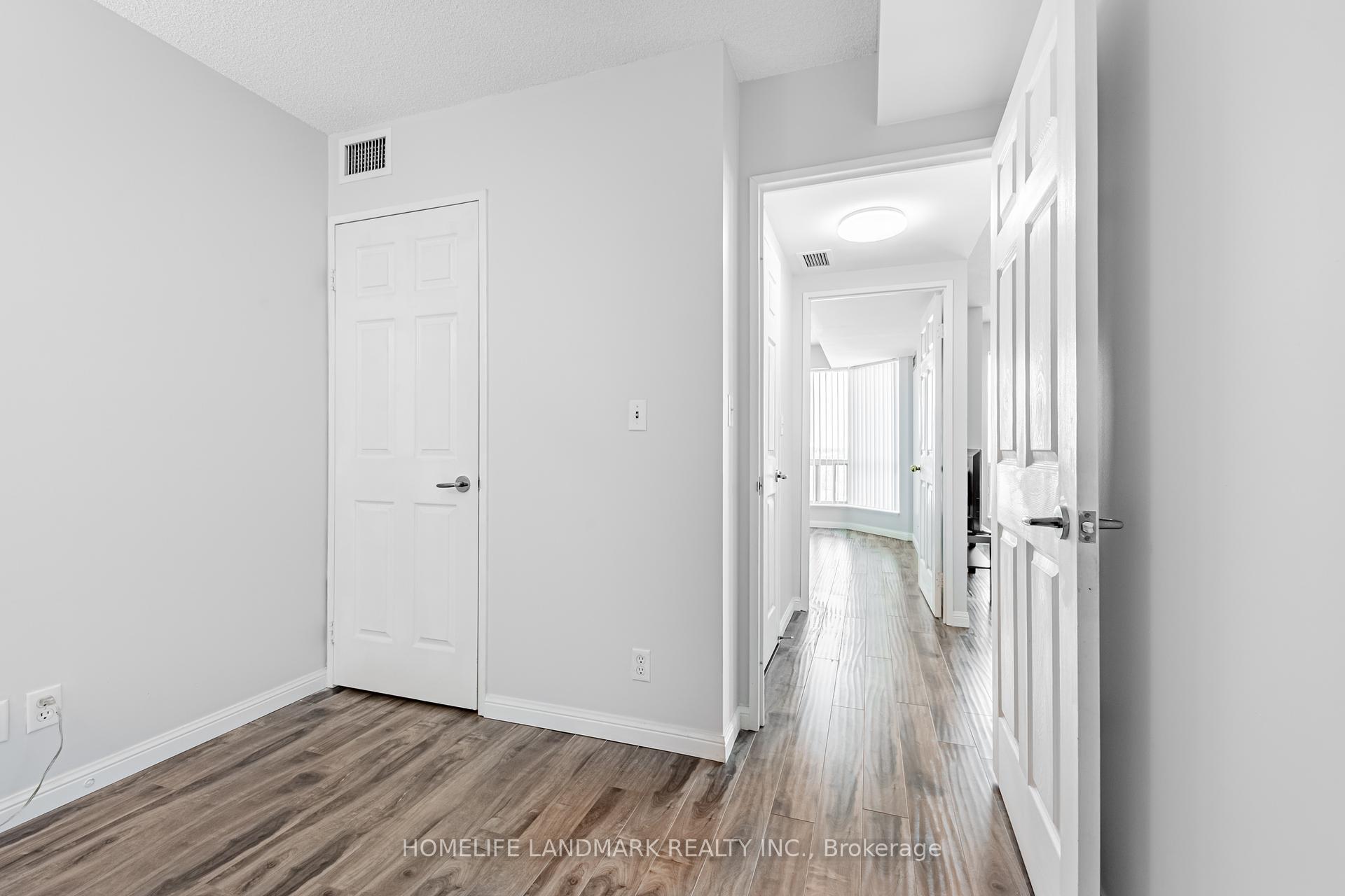 2 Bedrooms Condo at 1 Lee Centre, Toronto For sale